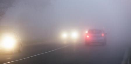 Las luces antiniebla solo se deben utilizar en condiciones climatológicas adversas que dificultan la visibilidad