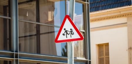 En los entornos escolares es frecuente que la velocidad esté limitada a 30 km/h