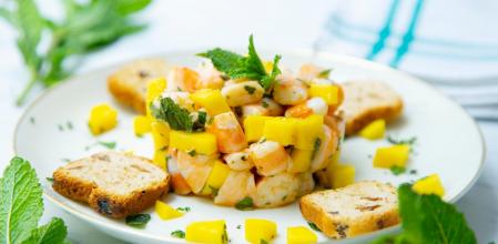 Timbal de langostinos y mango