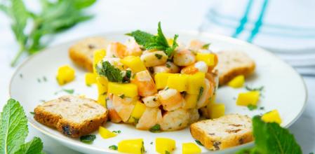 Timbal de langostinos y mango