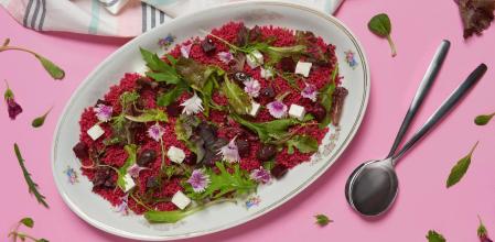 La elección del tipo de plato o de mantel y la elegante combinación de los colores de los ingredientes influyen en la experiencia comestible