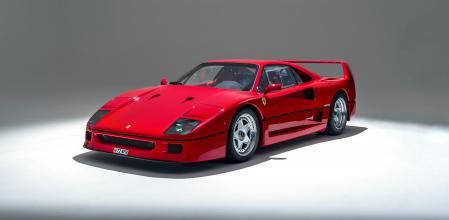 El Ferrari F40 se fabricaba solo en color rojo, pero Maradona quiso que su ejemplar fuera negro