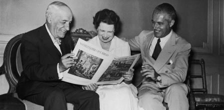 Ortega y Gasset, junto a su esposa y el cónsul español en Hamburgo, en el año 1949 (Photo by Keystone/Hulton Archive/Getty Images).