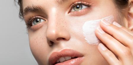 Junto a las ceramidas, el ácido hialurónico de Elizabeth Arden forma el equipo perfecto para lograr que tu piel luzca más sana, radiante, elástica y jugosa