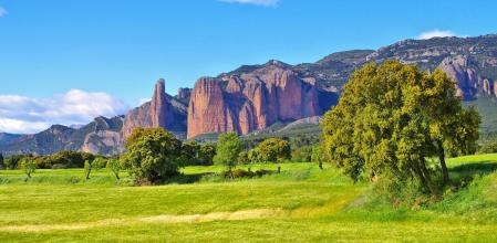 Los Mallos de Riglos, una joya de la naturaleza ubicada en pleno Prepirineo aragonés