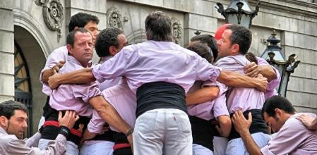 Empezando a construir el 'castell'.