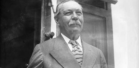 Sir Arthur Conan Doyle alrededor de 1923