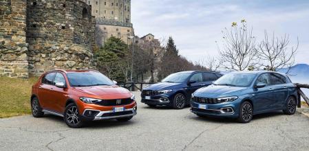 Gama completa del renovado Fiat Tipo, que amplía su oferta cromática con dos tonalidades inéditas: Azul Océano y Naranja Paprika 