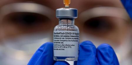 La vacuna de Pfizer y BioNTech y la de Moderna son las dos primeras  aprobadas en la Unión Europea