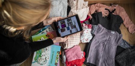 13 - 01 - 2021 / Barcelona / Ventas de segunda mano usando internet con una aplicacion / Foto: Llibert Teixió