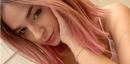 Laura Escanes es una de las influencers que ha sucumbido al tinte pastel