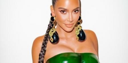 Kim Kardashian con el diseño de Schiaparelli