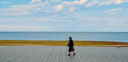 La población española menos formada vive menos y con peor salud
