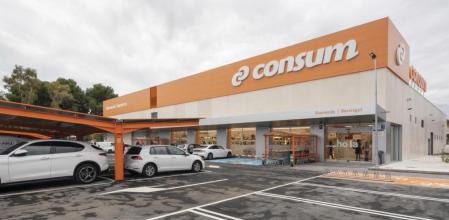 Fachada de una de las tiendas de Consum en Benicàssim, Castellón