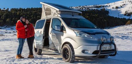 Su vidrio aislante ayuda a mantener una agradable ambiente en el habitáculo sin importar los grados que marque el termómetro en el exterior.