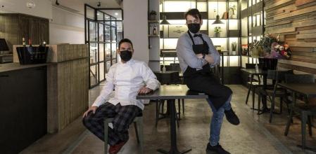 BARCELONA- JONNATAN Y ALBERT EN LA SALA - FOTO ANA JIMENEZ