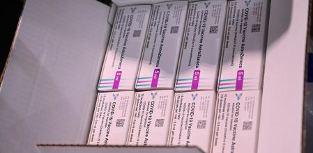 Las primeras vacunas AstraZeneca llegan a España