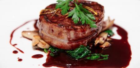 Filete de bistec con salsa de vino