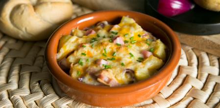 Cazuelitas de patata con puerros y jamón