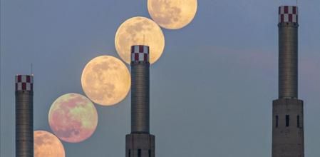 Las lunas de las Tres Chimeneas de Sant Adrià de Besòs.