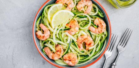 Espaguetis de calabacín con gambas