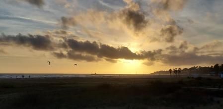 Vistas del atardecer en la playa de Vilanova i la Geltrú.