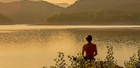 Meditación en el embalse de Sau.