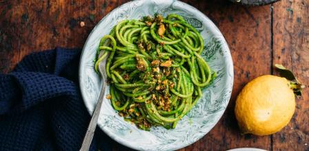 Pasta con pesto de kale