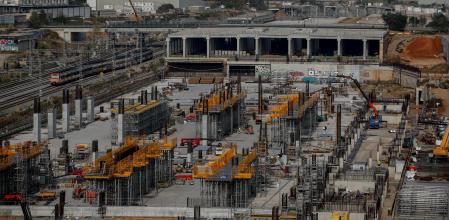 La estación se construirá sobre la losa que se está acabando de cubrir actualmente
