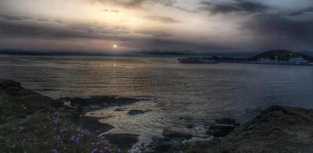 Vistas del amanecer desde la playa de Llançà.