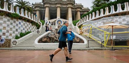 En ell Parc Güell la gente que entra a pasear con perros o practicar deporte tiene la entrada gratis