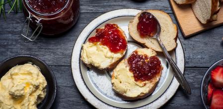 La margarina, el pan blanco y el azúcar son algunos de los alimentos que aceleran el envejecimiento