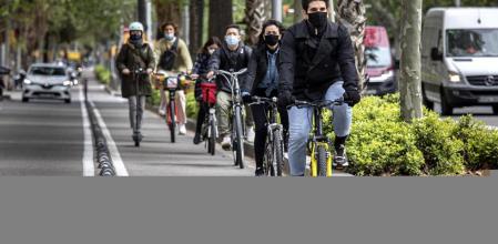 Barcelona, Ciclistas en el carril bici de Diagonal , lado montaña, a la altura de Via Augusta- Foto Ana Jiménez
