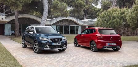 La Ricarda-Casa Gomis en el Prat de Llobregat, ejemplo del racionalismo arquitectónico y obra de Antonio Bonet, fue el marco elegido por Seat para presentar los renovados Arona (azul) e Ibiza (rojo)&nbsp;