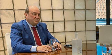 Andoni Ortuzar Arruabarrena, presidente del Bizkai Buru Batzar del PNV en una entrevista celebrada el jueves 15 de abril de 2021 en Bilbao