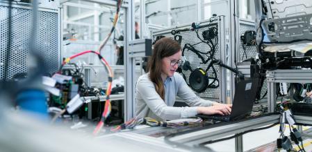 Un porcentaje de los nuevos grados aplica la tecnología a diferentes disciplinas