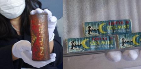 Lata y chicle encontrados en la Antártida