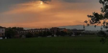 Panorámica del amanecer en los alrededores de Vilafranca del Penedès.