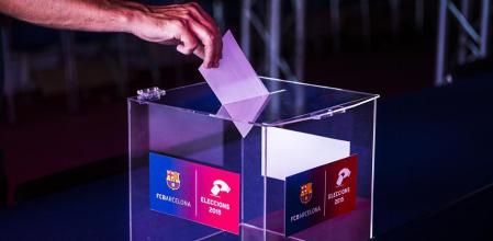 Foto ilustracion para ilustrar la previa y preparacion de las votaciones a la presidencia del FC Barcelona. En la foto, una urna preparada para la votacion al dia siguiente, vista en el estadio Camp Nou de Barcelona. Elecciones , Barca , BarÃ§a , Candidatos , Benedito , Laporta , Freixa , Bartomeu , voto , socios. Barcelona, 17/07/2015. Foto: Luis Tato
