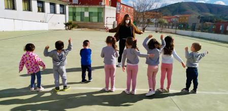 Nicolás Vega (Santa Comba, Galicia); Lupe Caireta y Andrea Gosálvez (Alpartir, Aragón);  Miriam Tejada (San Paio, Galicia); Iris López (El Olivar, Extremadura); Arturo Igorevich, Paz Muñoz,Cristina Suàrez (de los CRA Amencer y Ribadavia, Galicia); Amanda Martínez (Nosa Señora Do Faro, Galicia)
