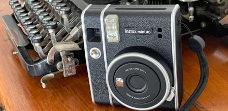 La instax mini 40 tiene un marcado estilo vintage