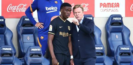 Koeman charlando con Ilaix Moriba