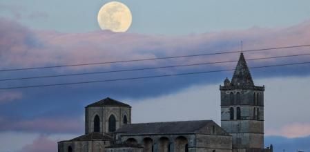 Luna de abril en Sineu.