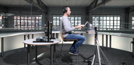 Sistema robótico para inducir alucinaciones de presencia