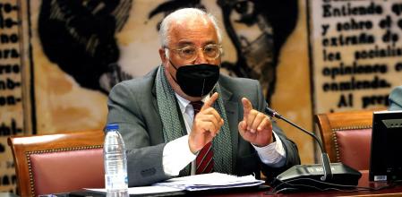 El director general de Tráfico, Pere Navarro, durante su compareciencia en la Comisión de Interior del Senado para tratar, entre otros temas, las reformas legislativas para reducir la siniestralidad vial 