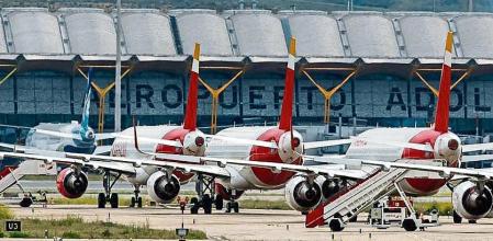 Vista de los aviones en la T4 del aeropuerto Madrid Barajas-Adolfo Suarez este durante Estado de Alarma. Aviones de Iberia