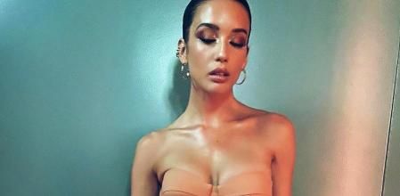 María Pedraza con un maquillaje glow perfecto para las noches de verano