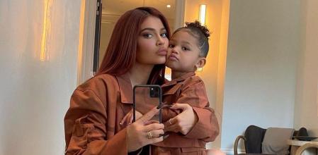 Kylie Jenner con un look idéntico al desu hija Stormi