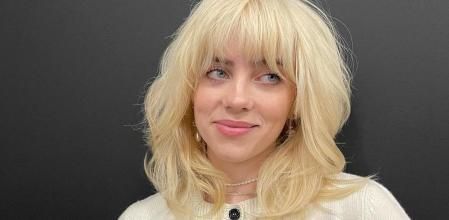 Billie Eilish con su melena rubia