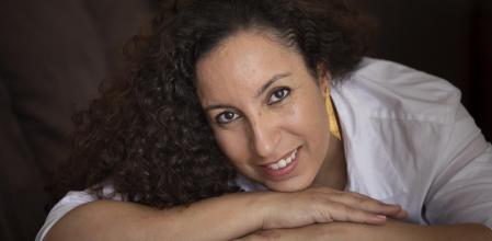 Najat El Hachmi ha debido luchar contra la incomprensión de su familia y con el racismo de la sociedad en la que crecía